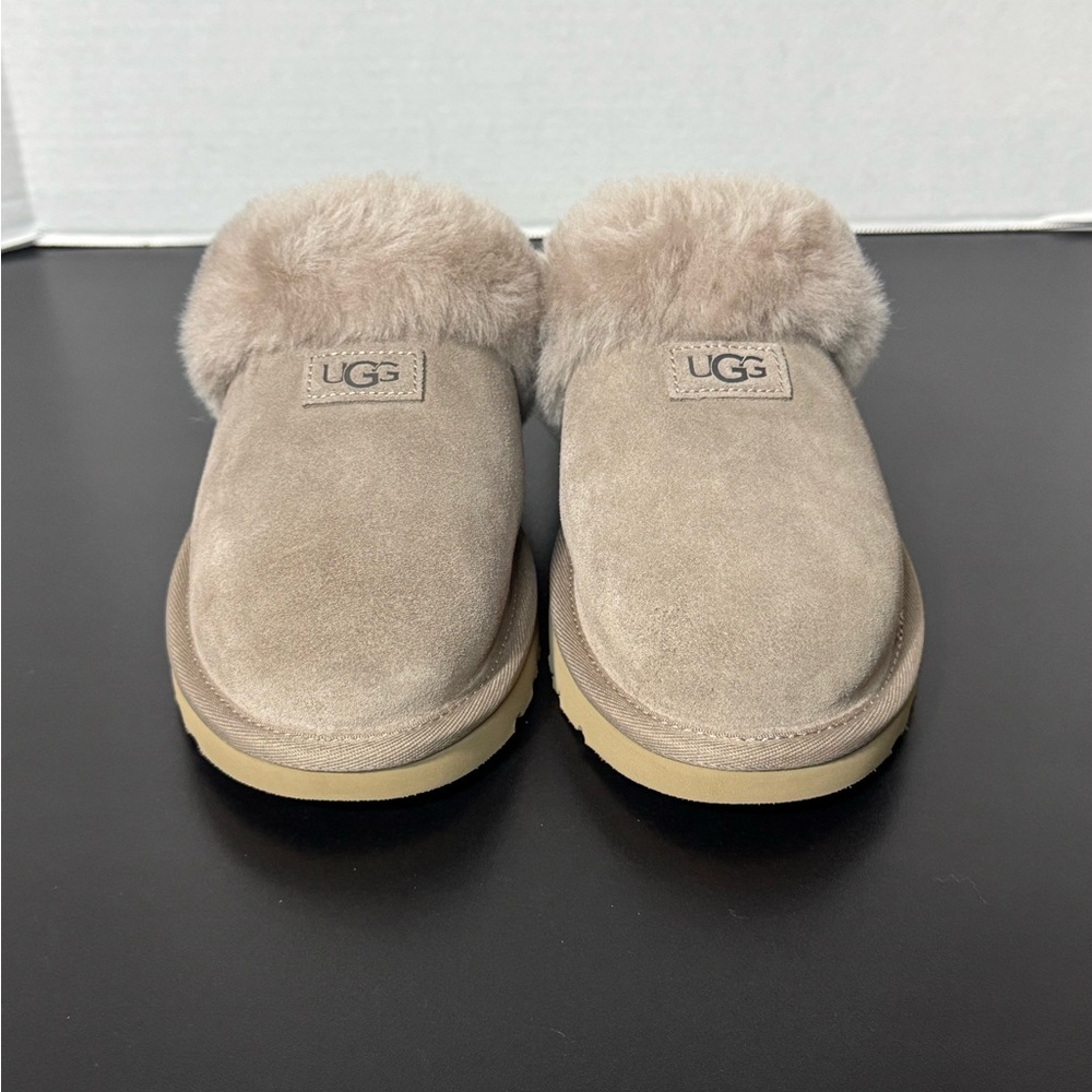 UGG COZY Slippers - Picture 2 of 9